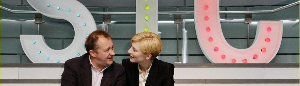 Artistic Directors Cate Blanchett and Andrew Upton pose during a photo call at the Sydney Theatre Company's 2011 main stage launch at Sydney Theatre Company on September 20, 2010 in Sydney, Australia. (Photo by Brendon Thorne/Getty Images)