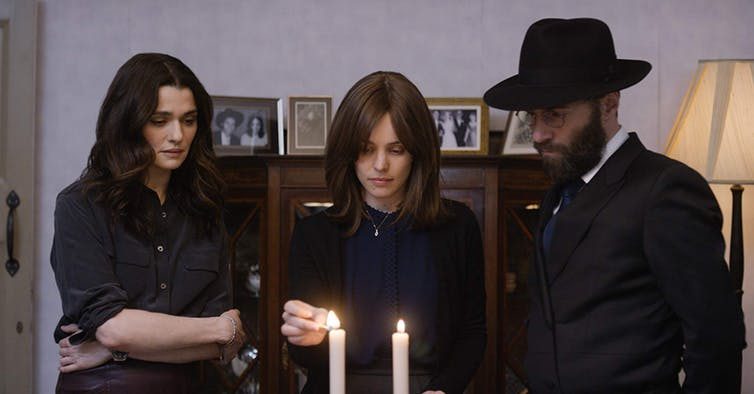 Ronit (Rachel Weisz) with Esti (Rachel McAdam) and her husband David (Alessandro Nivola). Image courtesy of Curzon Artificial Eye