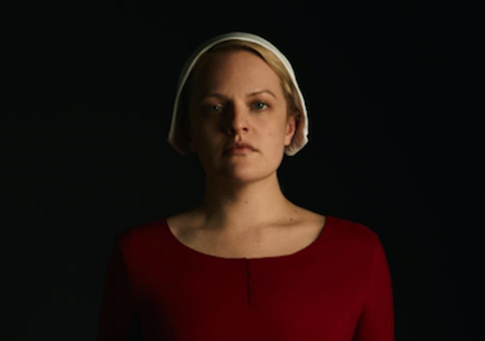 elisabeth-moss-in-the-handmaids-tale