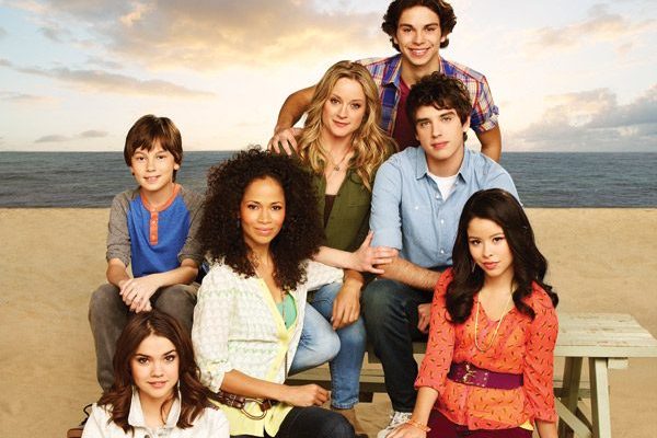 web_cover_thefosters_cast_credit_andrew-eccles-abcyfamily