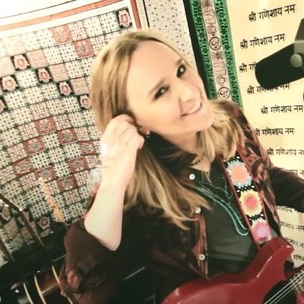 Melissa Etheridge launches her new music video 'one way out'