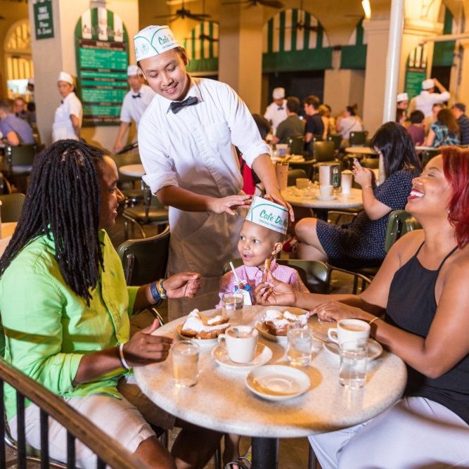 CafeDuMonde-new-orleans-lotl