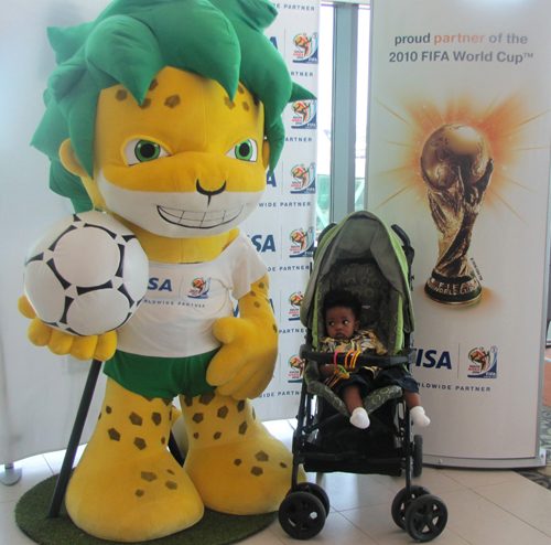 web_loftylife_Little-FIFA-fan