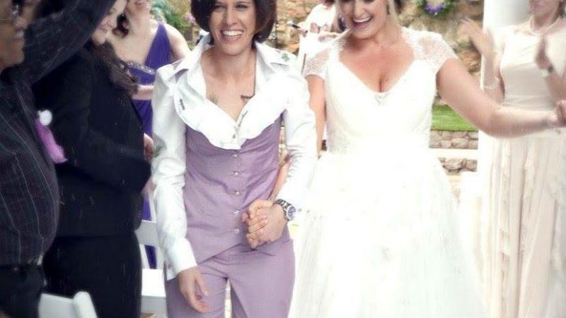 2 women getting married