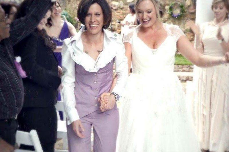 2 women getting married