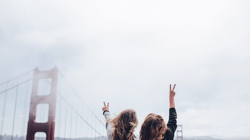 2 women in front of golden gate bridge