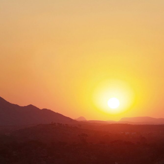 Alice-springs-sunset-lotl