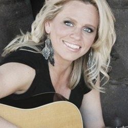 Beccy Cole with guitar