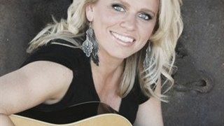 Beccy Cole with guitar