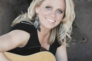 Beccy Cole with guitar