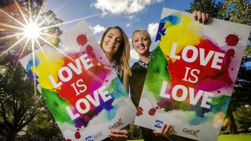 2 Women holding up poster "Love is Love"