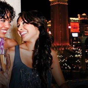 2 young women in love in Las Vegas