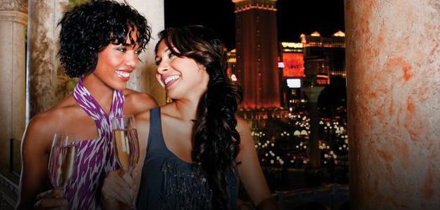 2 young women in love in Las Vegas