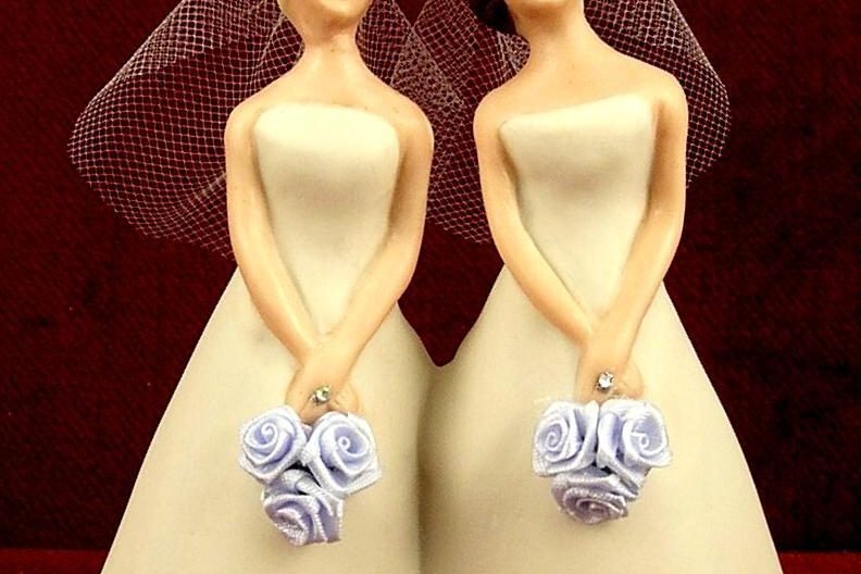 same sex brides for wedding cake