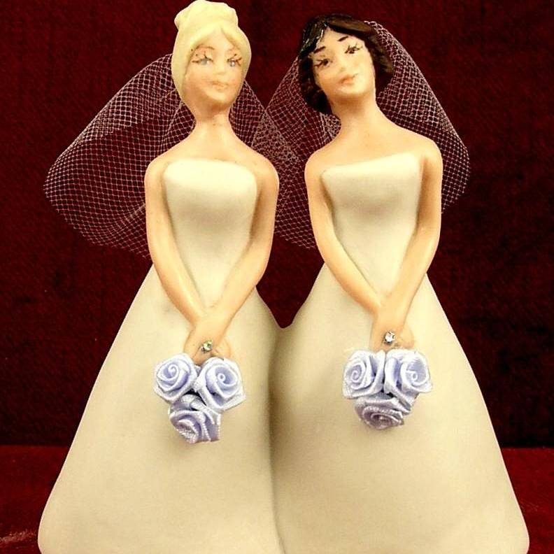 same sex brides for wedding cake